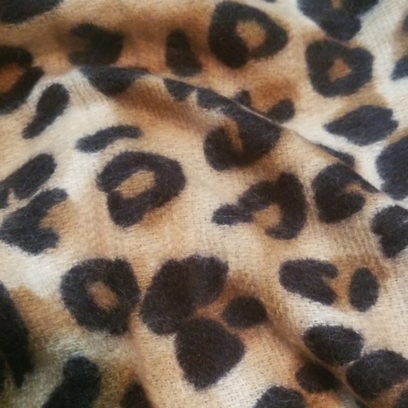 Leopard Print Scarf 80x36" - Picture 2 of 3